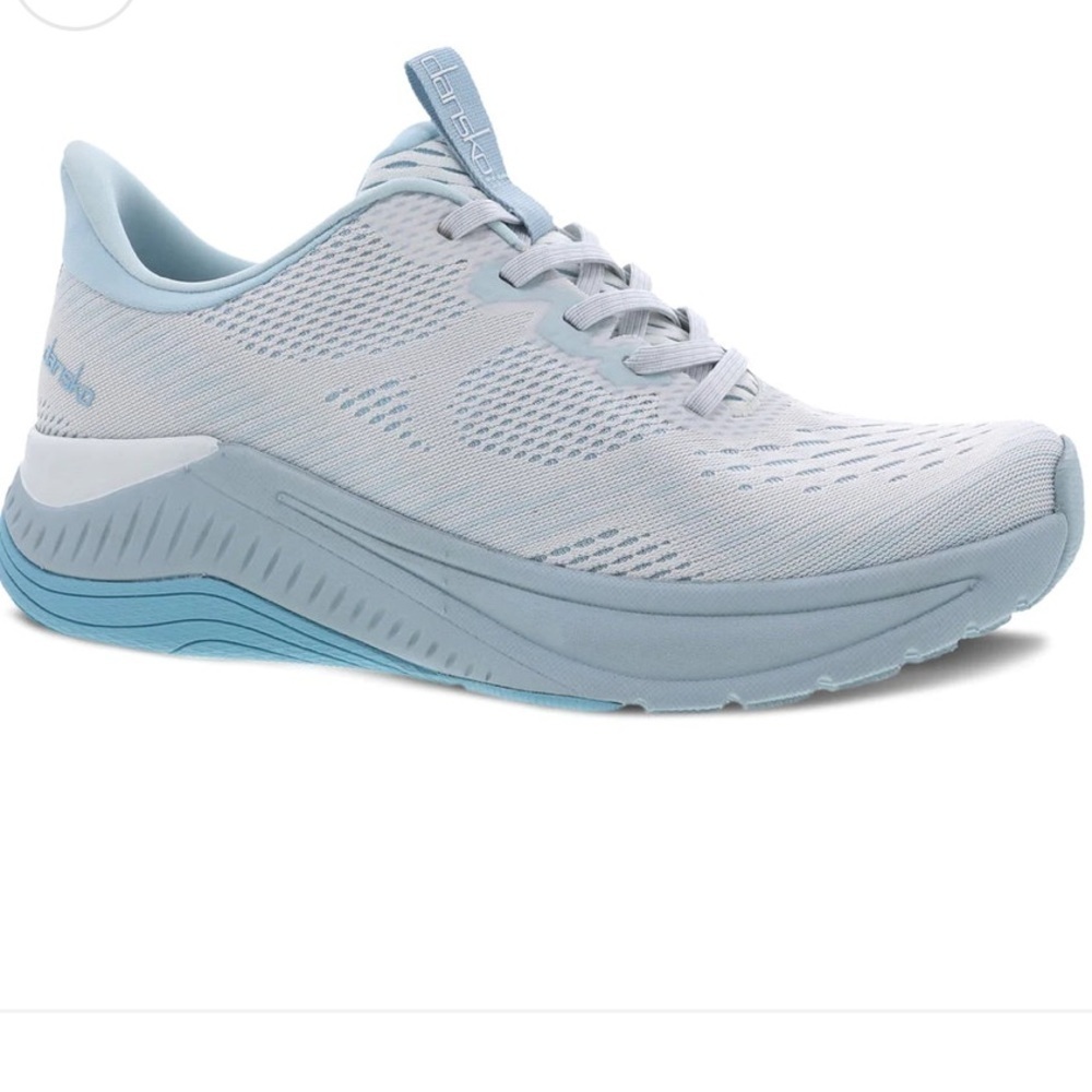 Dansko womens Peony Mesh Sneaker size 9